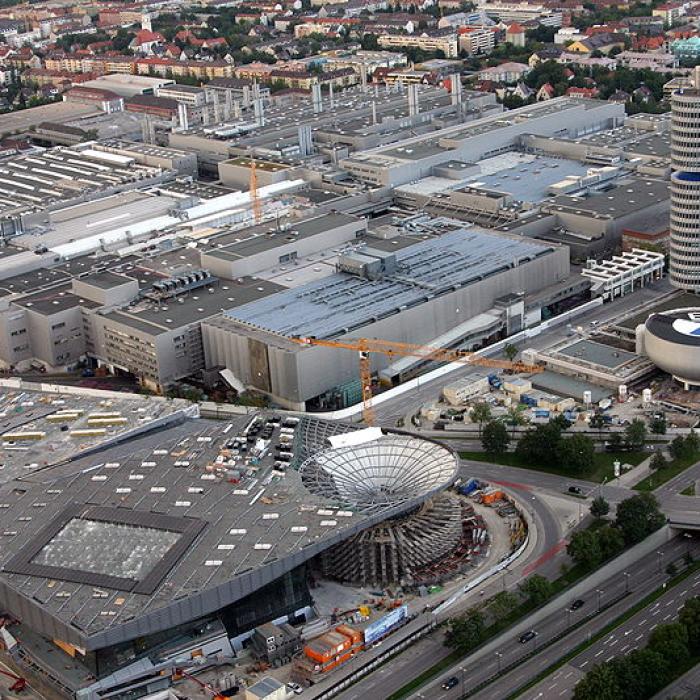 BMW vrea să protejeze o companie chineză parteneră care produce baterii 