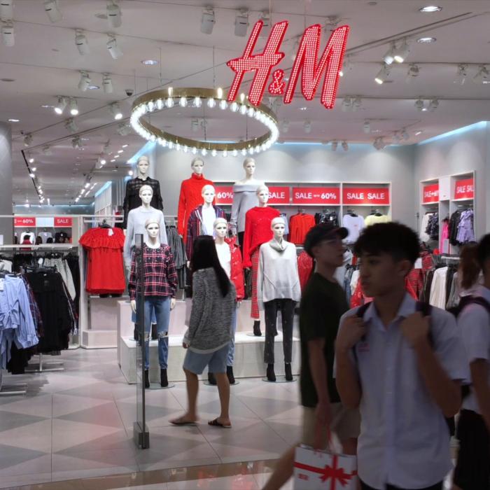 H&M, vânzări peste așteptări. Acțiunile pe bursa din Stockholm, în creștere