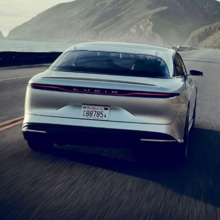 Saudiții investesc un miliard de dolari într-un start-up care va produce mașini electrice