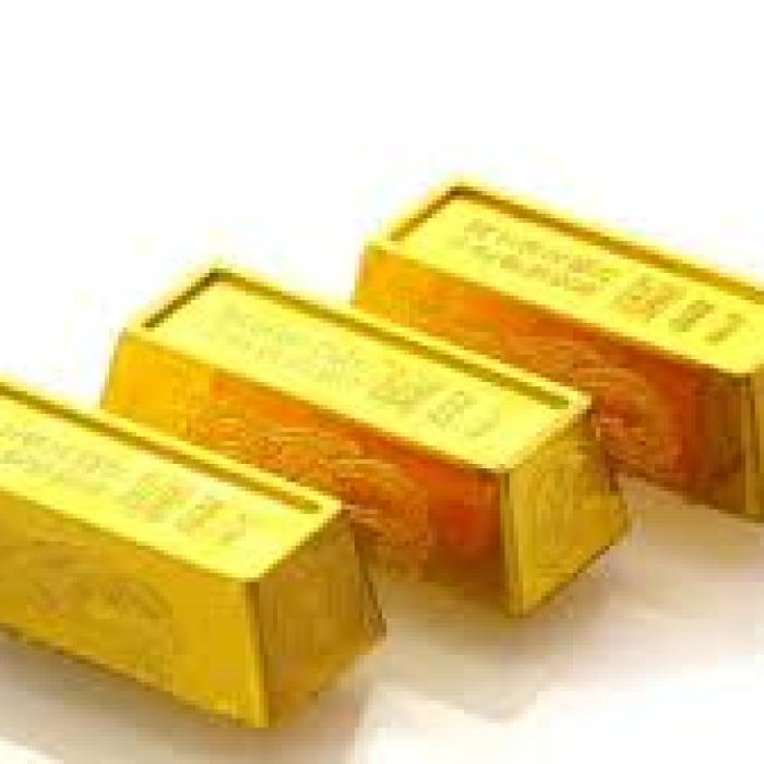 A predat autorităţilor trei lingouri de aur de 100.000 de dolari găsite într-un dulap  