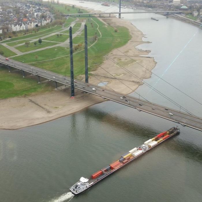 Cotele apelor Rinului ajunse la un nivel critic afectează traficul maritim