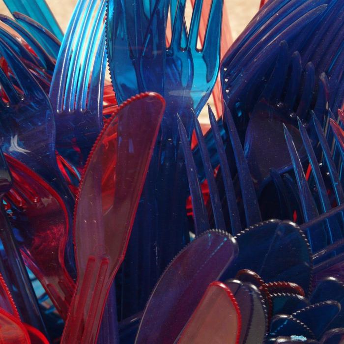 Italienii interzic veséla din plastic începând cu 2020