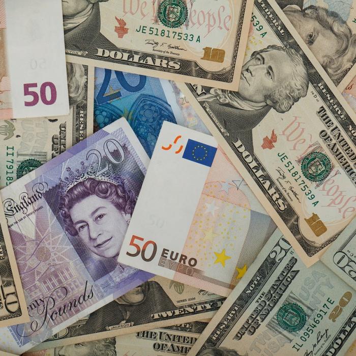 Curs valutar - Leul s-a apreciat ușor în fața euro dar a scăzut față de USD
