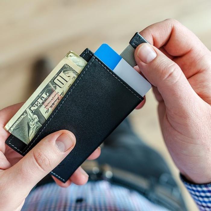 Scumpiri în lanţ. Pe listă sunt deja benzina, țigaretele, berea și factura la curent