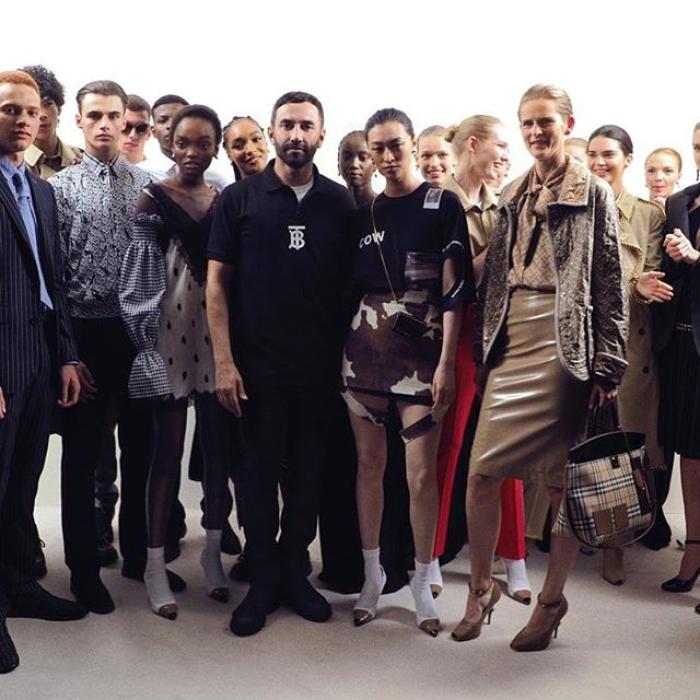 Burberry a făcut o fixație pentru numărul 17