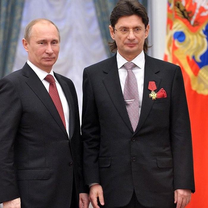 Au primit cadou 2% din acțiunile Lukoil