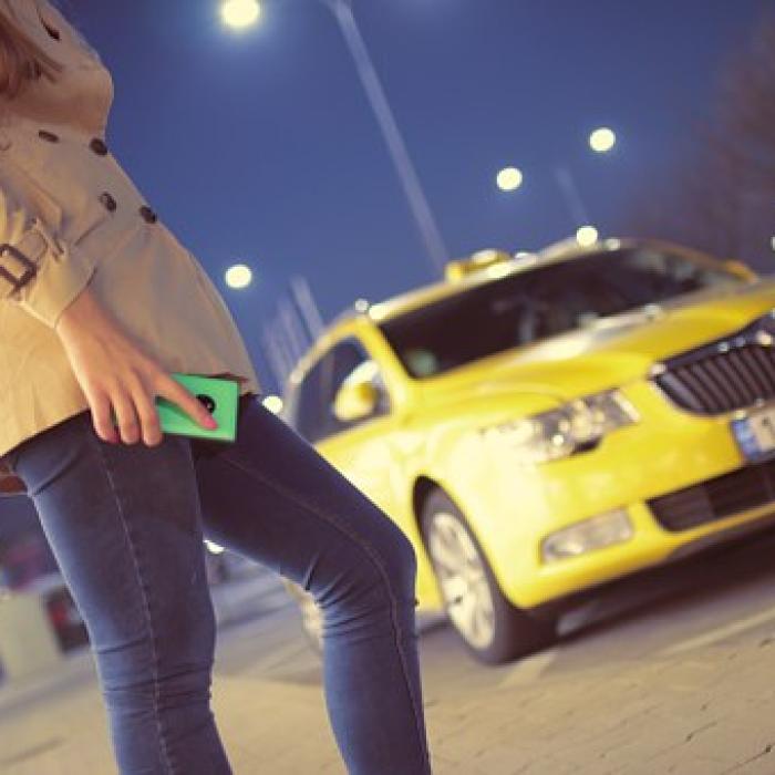 Prima companie de taxi din București care acceptă plata cursei cu telefonul