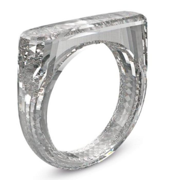 Designerul șef de la Apple a făcut un inel dintr-un singur diamant