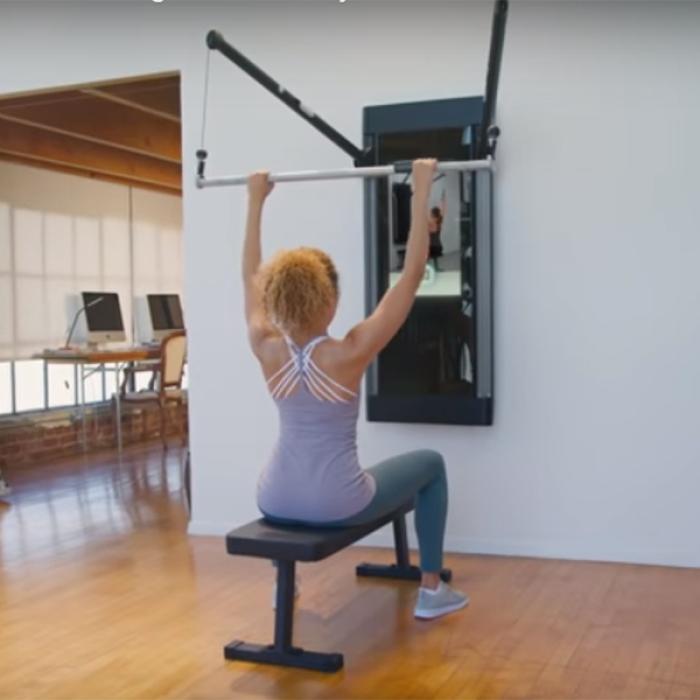 Dispozitivul care înlocuiește aparatele și instructorii din sălile de fitness VIDEO