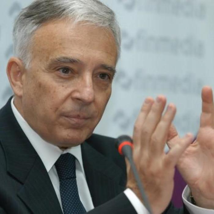 Mugur Isărescu: Noi nu trebuie să aşteptăm ca doar forul constituţional să clarifice lucrurile