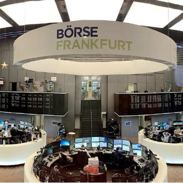 Acțiunile unei companii care deţine două fabrici în România s-au prăbușit pe bursă