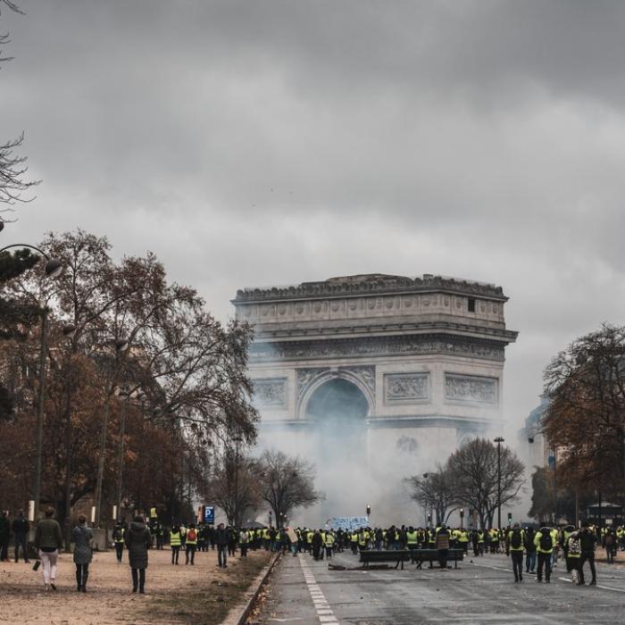 Costul pagubelor din timpul protestelor violente a vestelor galbene de la Paris