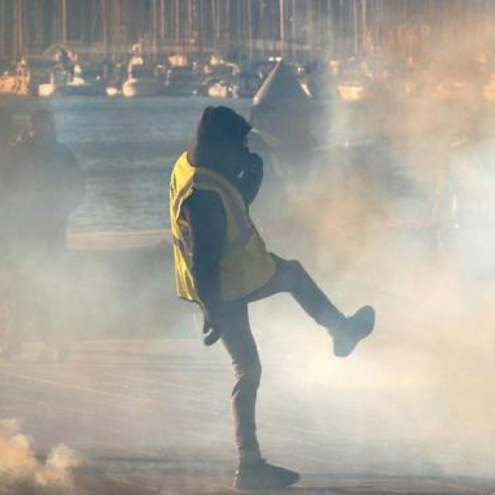 Vestele galbene, printre ghirlande luminoase și blindate ușoare VIDEO