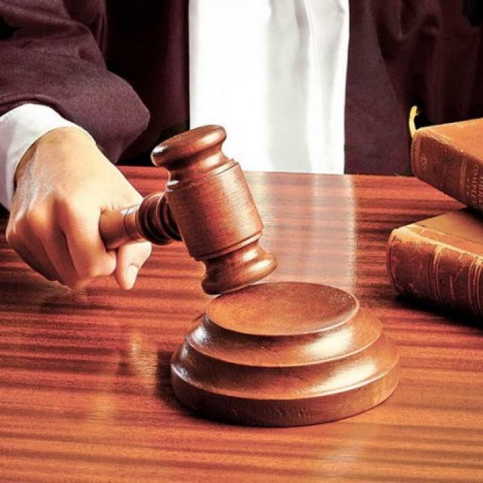 PREMIERĂ. Cursul de schimb la un credit, înghețat de judecători. Banca, bună de plată