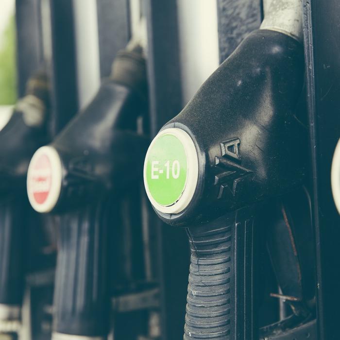 De la 1 ianuarie, benzină mai scumpă. Prețul energiei, plafonat