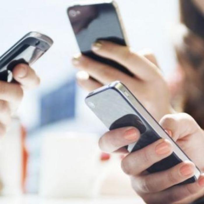 Sancționați pentru că au folosit telefoane Apple. Unde s-a întâmplat