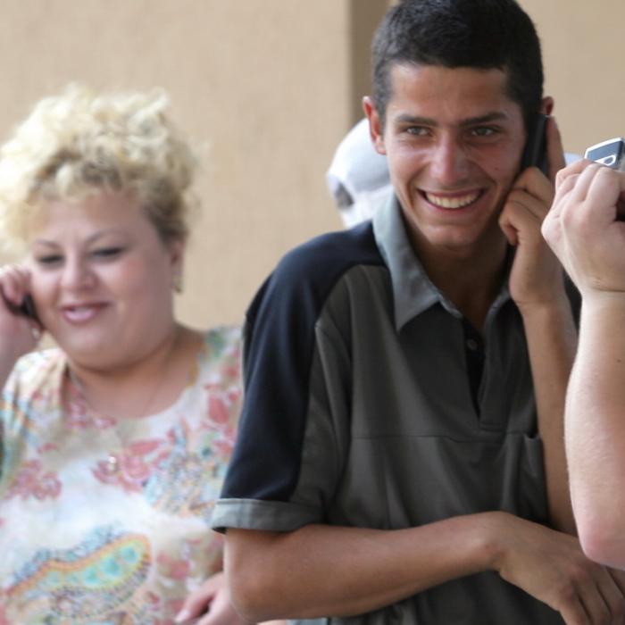 Românii, cei mai vorbăreți europeni. Cine spune acest lucru