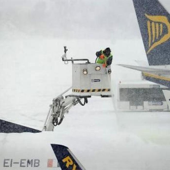 Nervi întinși la maxim pe Otopeni. Aeronavele decolează cu întârzieri mari