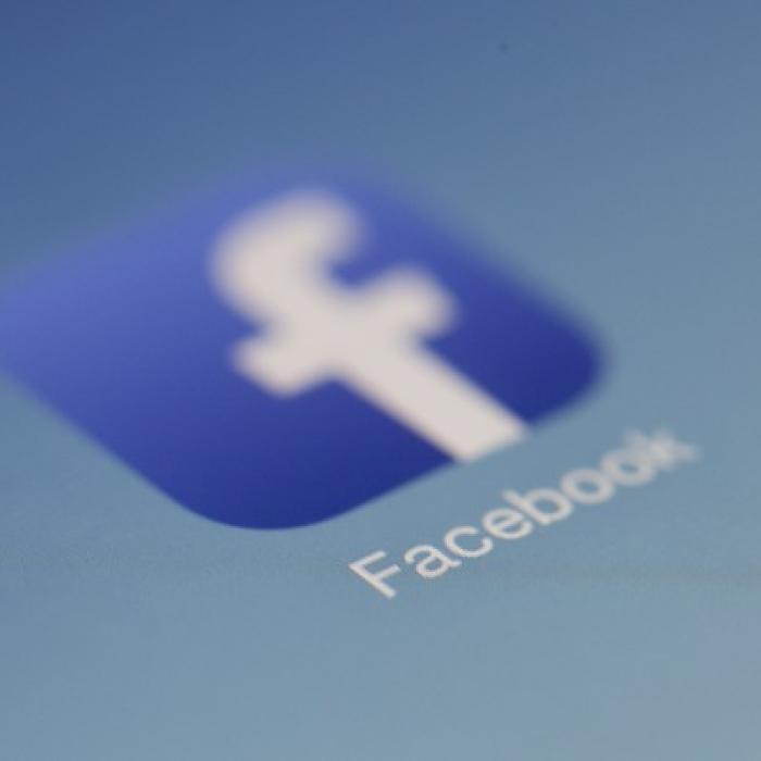 Facebook rămâne imună la scandaluri
