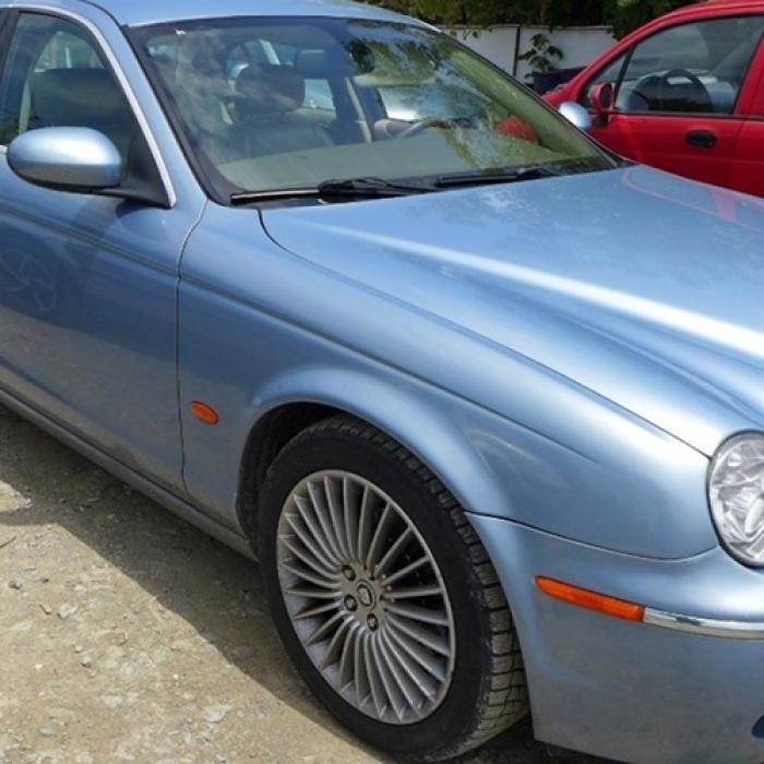 Poți cumpăra un Jaguar cu 5.000 de euro. Cine este vânzătorul