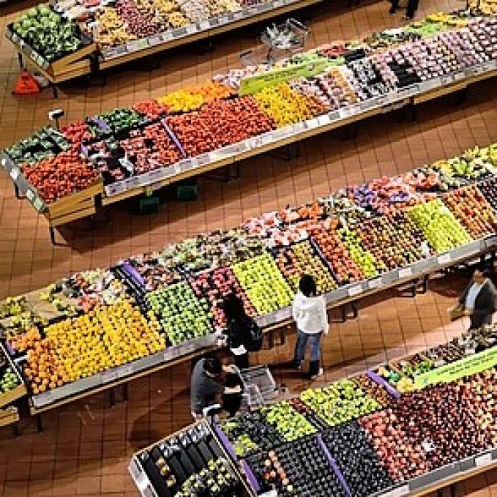 Trei supermarketuri, amendate cu aproape 19 milioane euro