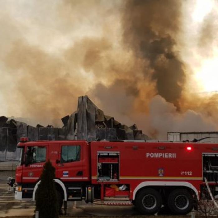 Fabrica de condimente Alba Iulia încă arde. Începe ancheta