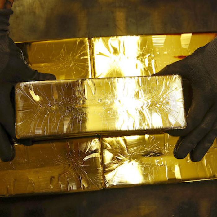 Percheziţii la politicieni. Tone de bani şi zeci de kg de bijuterii 