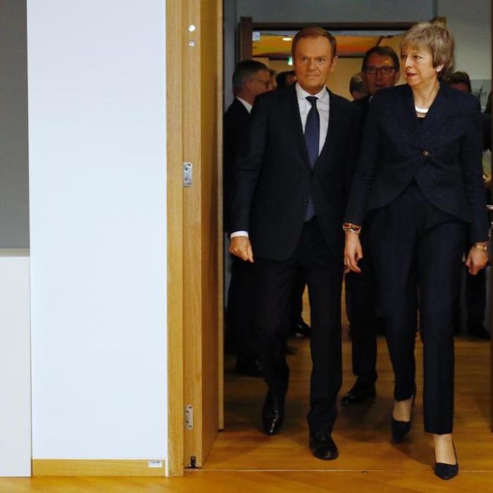 Brexit-ul devine un divorț cu scandal la partaj. May și Tusk, pe poziții diametral opuse