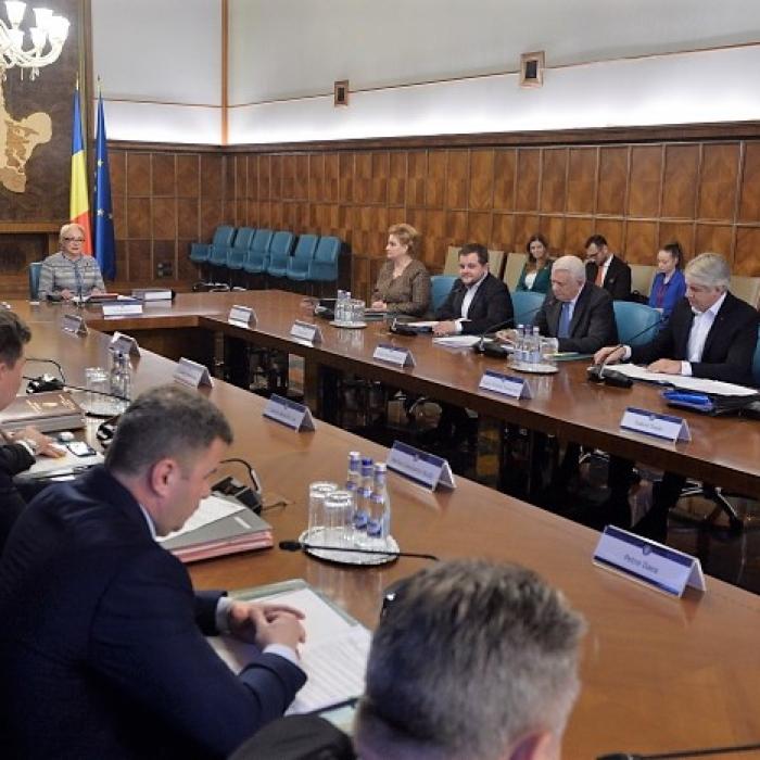 Miniștrii vor face cheltuielile doar cu aprobare de la Teodorovici