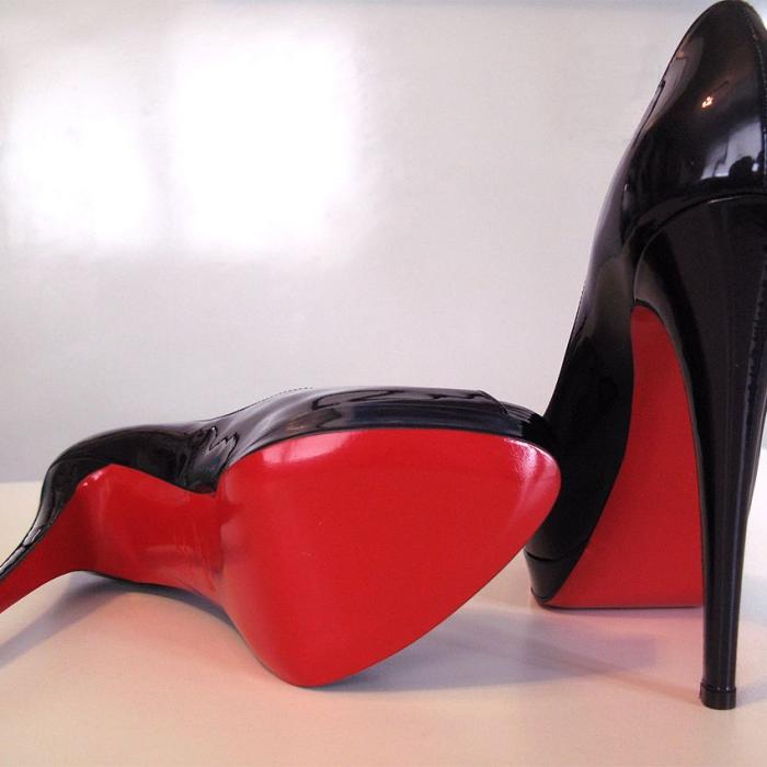 Războiul pantofilor cu talpă roșie, decis de instanță