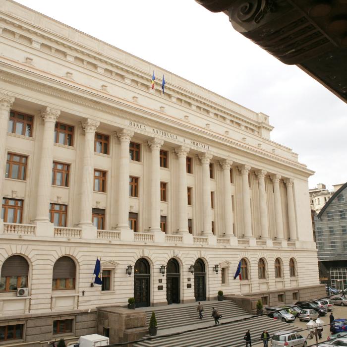 AmCham, poziţionare clară în războiul BNR-Guvern