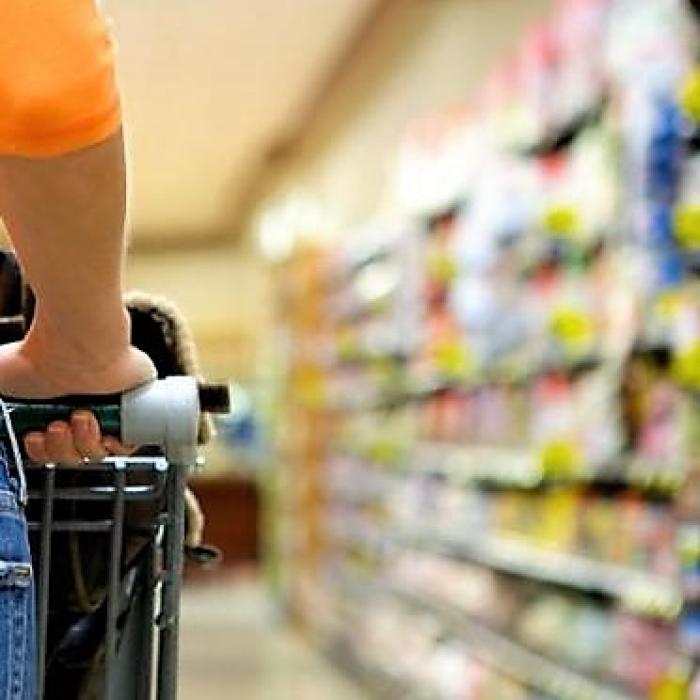 Un mare retailer majorează salariul minim din companie