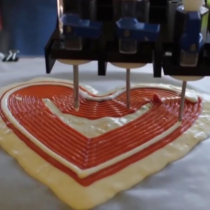 Vom  avea mâncare la imprimantă 3D? Americanii au succes nebun cu pizza și snacksuri