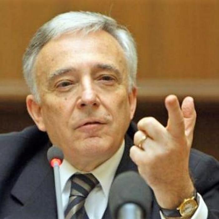 Arenele de tenis ale BNR. Isărescu gata să le cedeze, dar cu acte în regulă