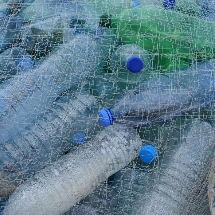 Marea Neagră, depoluată de plastic cu bani de la Banca Mondială
