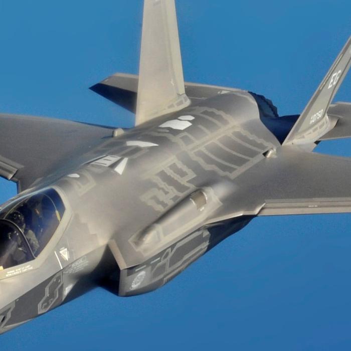 Avion de asalt american vs avion de asalt rus. Care pe care?