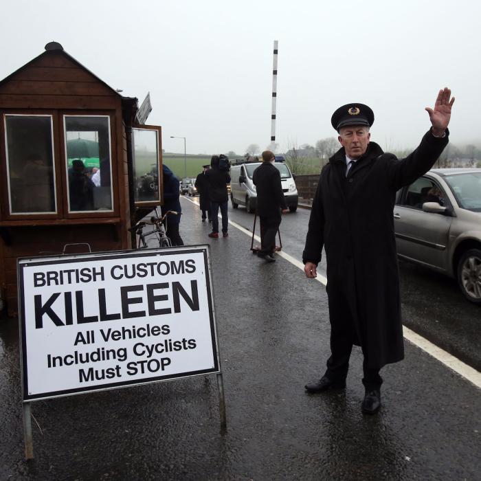 Brexit. Protest și punct vamal simbolic la frontiera dintre Irlanda și Irlanda de Nord VIDEO
