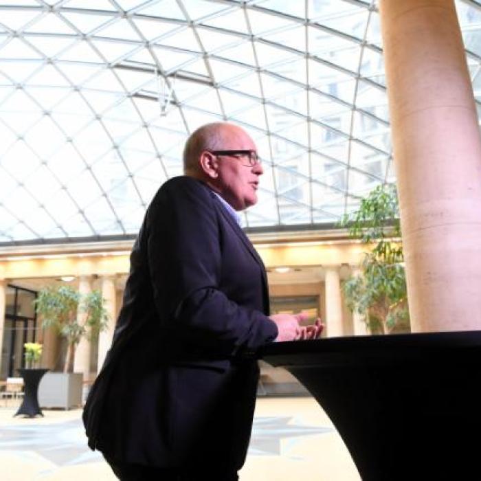 Timmermans: Marea Britanie să se calmeze și să se răzgândească