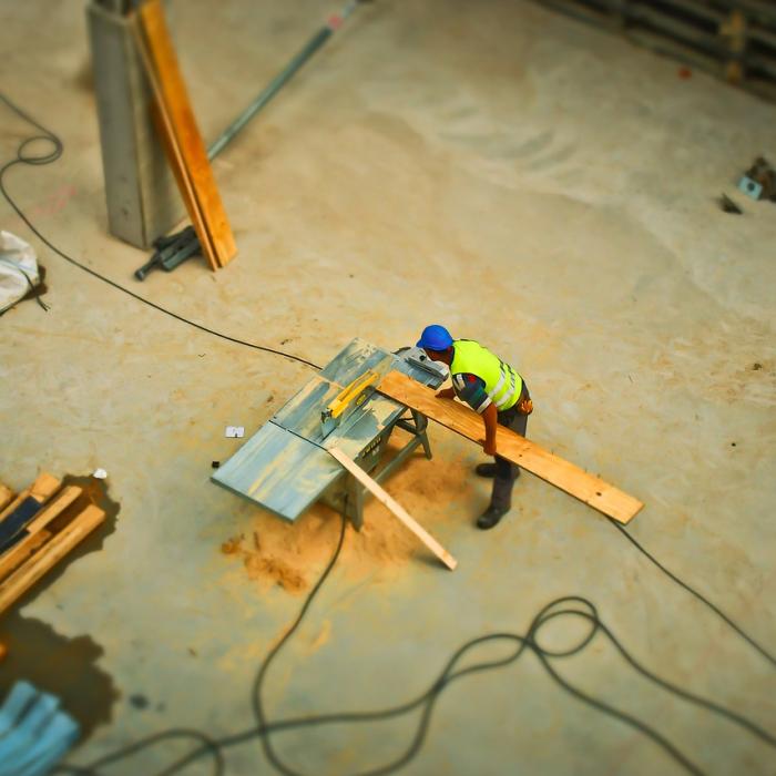Guvernul ia măsuri pentru acoperirea creşterii salariului minim din construcții