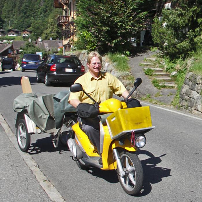 Românii vor putea lucra în țara în care un poștaș câștigă 4.800 de euro pe lună