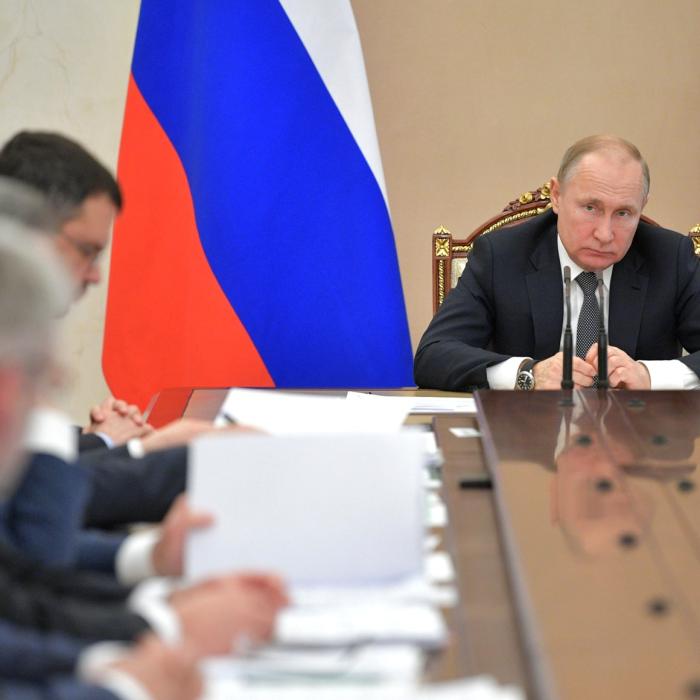 Vladimir Putin va semna legea internetului rusesc