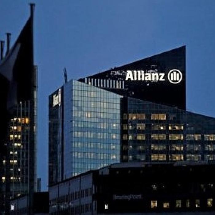 Allianz luptă cu Amundi pentru DWS, companie deţinută de Deutsche Bank