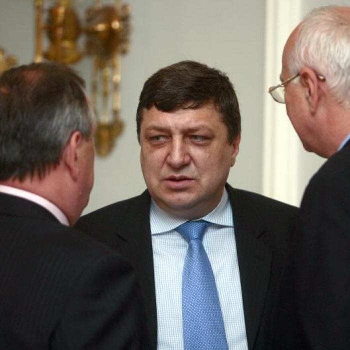 Politicianul care şi-a aranjat tot neamul în funcţii boiereşti la stat