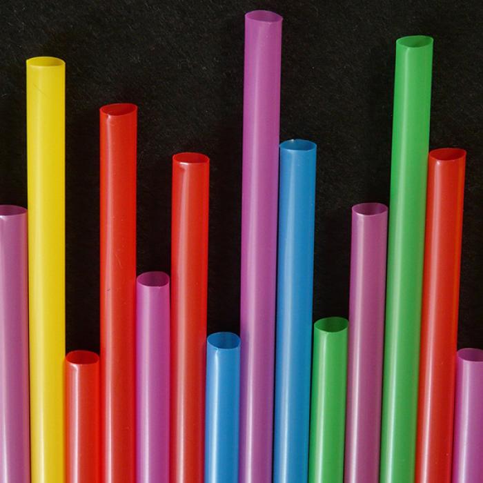 Verdict necruțător: Interzicerea paielor de plastic nu rezolvă poluarea oceanelor