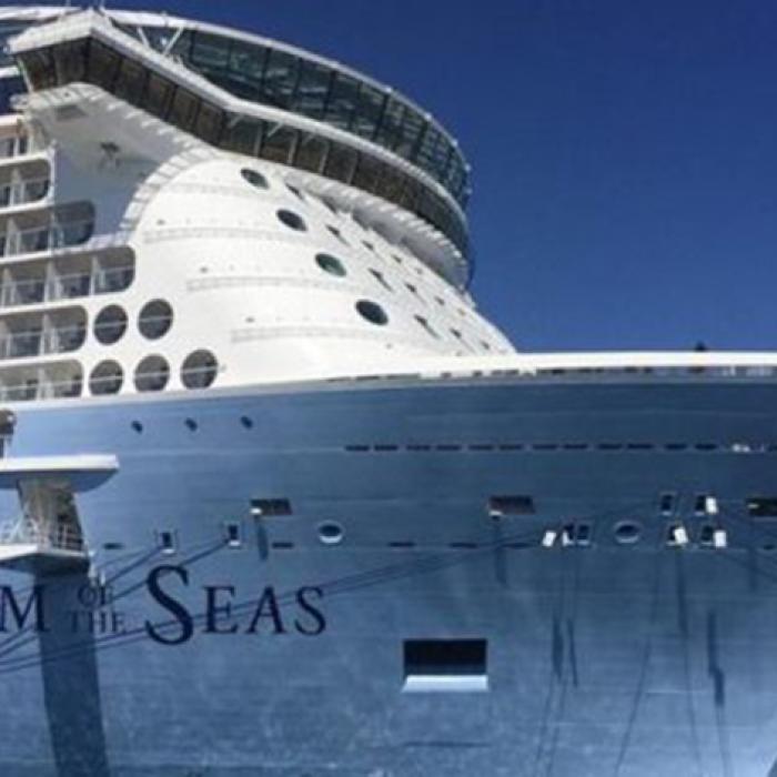 Cea mai mare navă de croazieră din lume a traversat Canalul Suez Galerie foto