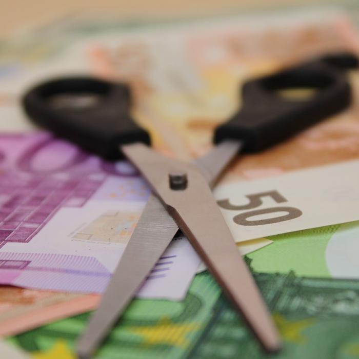 Estimări oficiale mai pesimiste pentru inflație și cursul euro