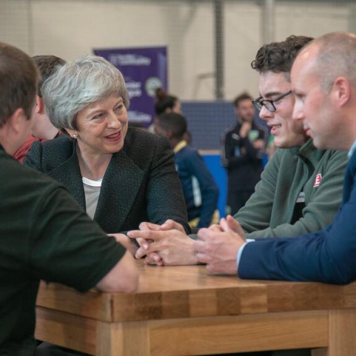 Theresa May compară Brexitul cu meciul dintre Liverpool și Barcelona