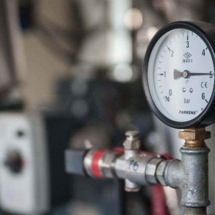 Bucureştenii riscă să rămână fără apă caldă. Cine face această afirmație