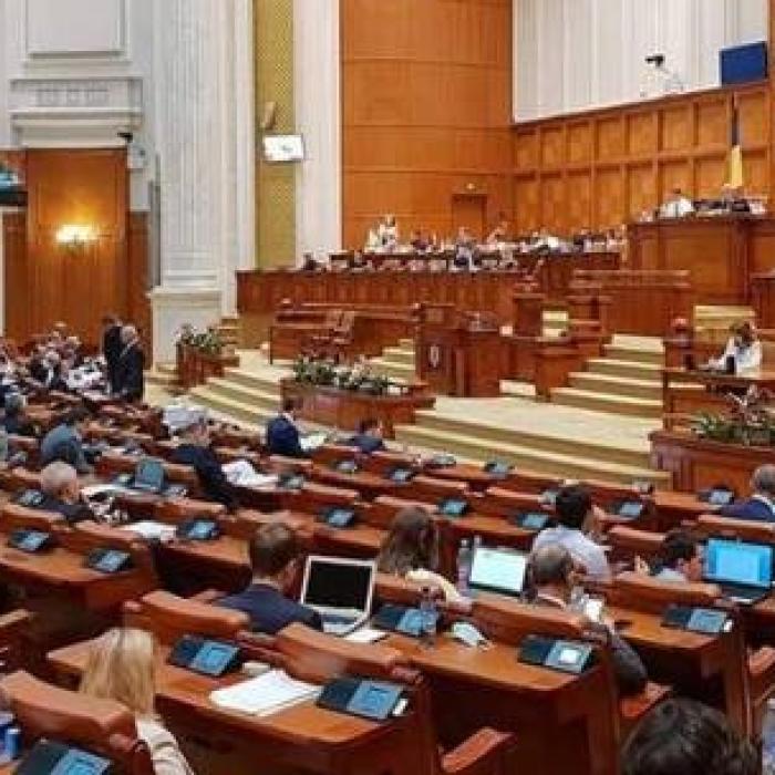 O noua lege pentru pensionari. Deputații trag de timp