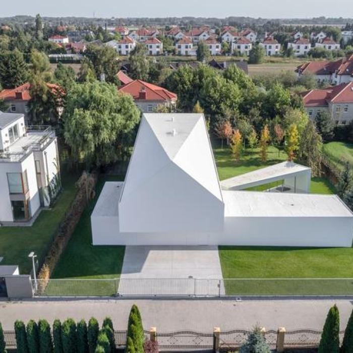 Terasa care se mișcă după Soare. Ideea unui arhitect FOTO VIDEO